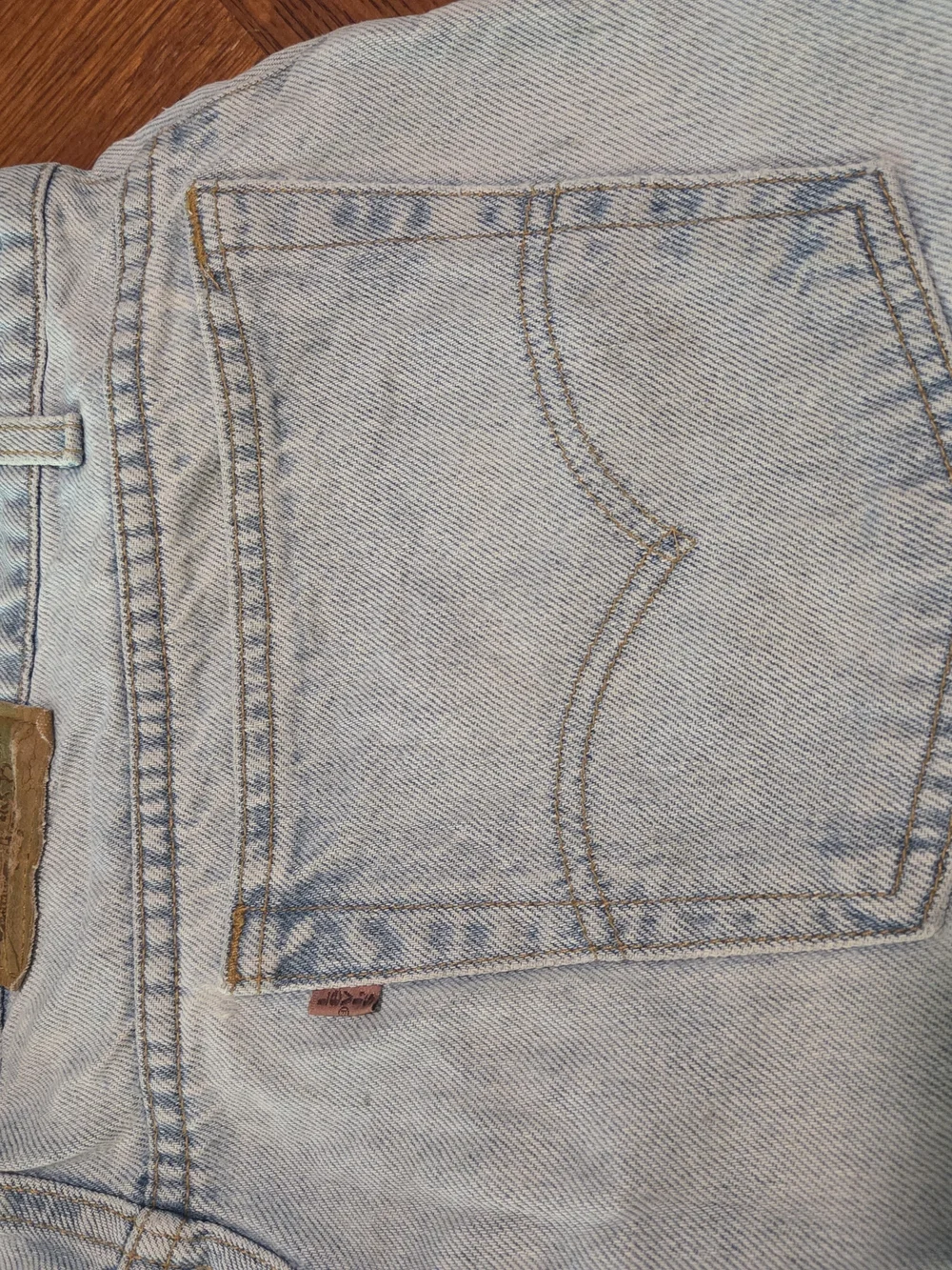 Levi's Signature Loose Fit Light Wash Jeans